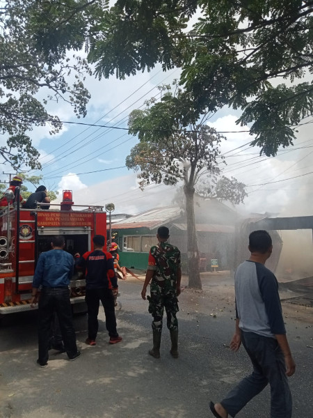 Jelang Akhir Ramadhan, Cafe di kota Tembilahan Hangus Terbakar