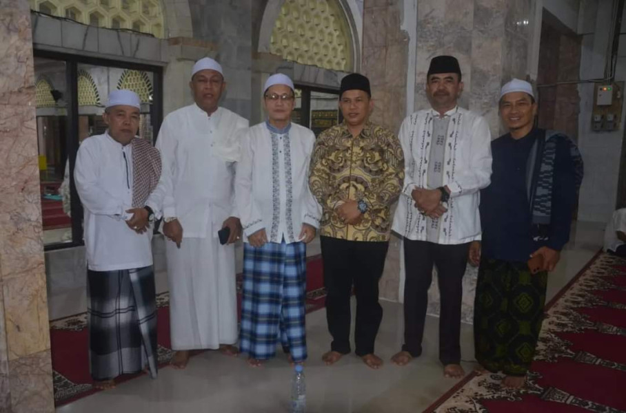 Bupati Indragiri Hilir yang diwakili oleh Asisten lll bidang Administrasi Umum H. Fajar Husen menghadiri acara Khatam Al-Qur'an