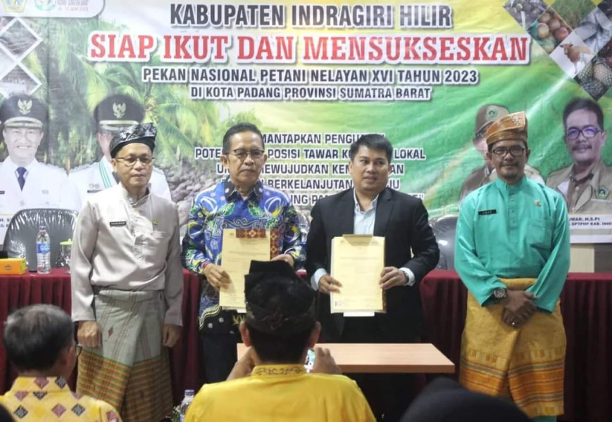 Bupati Inhil H. Muhammad Wardan Lepas 100 Orang Lebih Kontingen Inhil Menuju Penas Petani Nelayan XVI Kota Padang